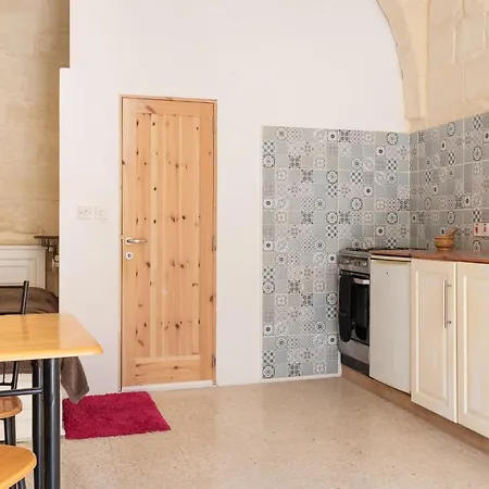 Roam Gozo - 47 - 300yr Old Farm Converted Into Welcoming Tiny Xewkija
