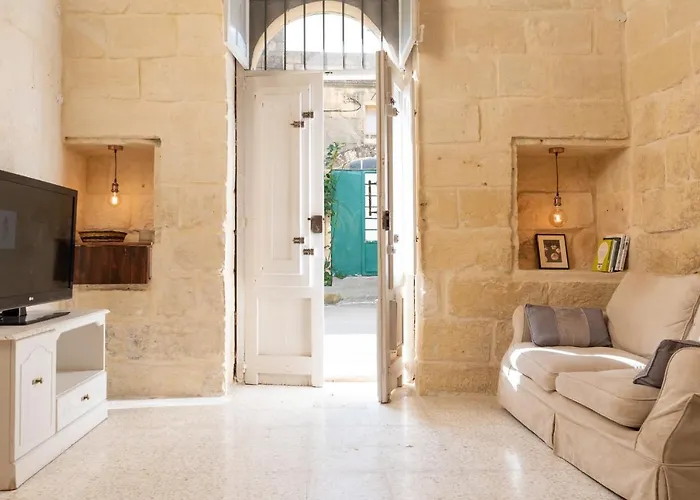 Roam Gozo - 47 - 300yr Old Farm Converted Into Welcoming Tiny Apartment Xewkija
